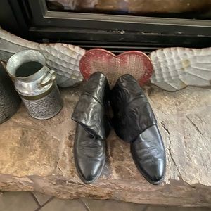 Size 11 Ariat black boots in great condition barely worn